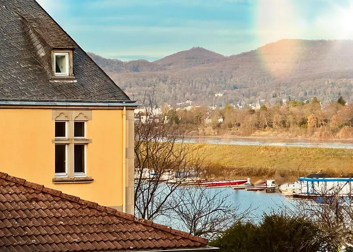 Neu Stilvolle Maisonette Direkt Am Rhein Naehe Bonn アパート レマーゲン